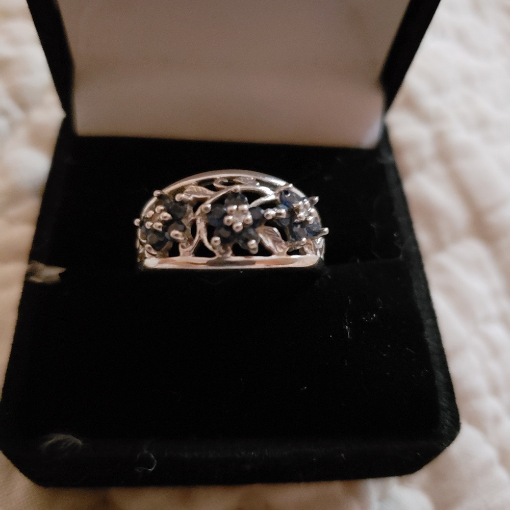 Sapphire and white gold ring